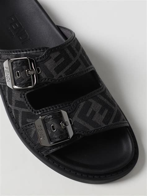 Sandalias FENDI para hombre .